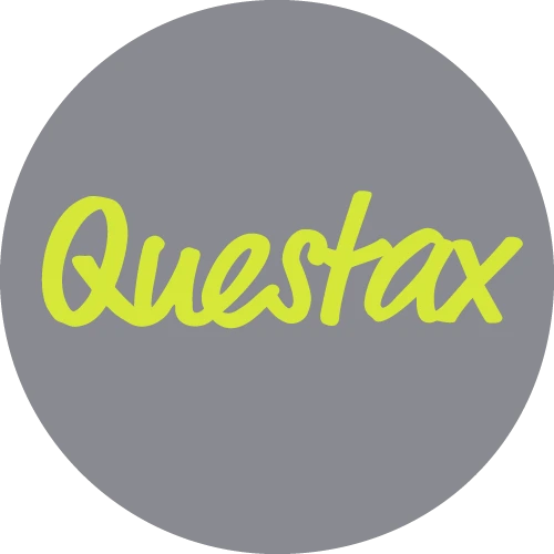 Questax Logo in grüner Schrift auf grauem Hintergrund
