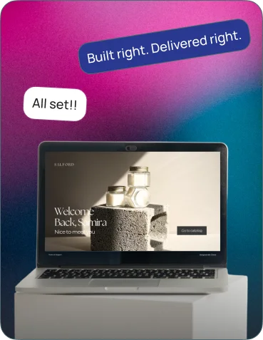 Laptop zeigt individuell gestaltete Homepage einer Website