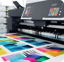 Druckmaschine druckt farbenfrohe Designvorlagen